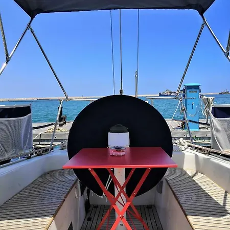 Boat, Sleep & Tour Ehoa Botel *