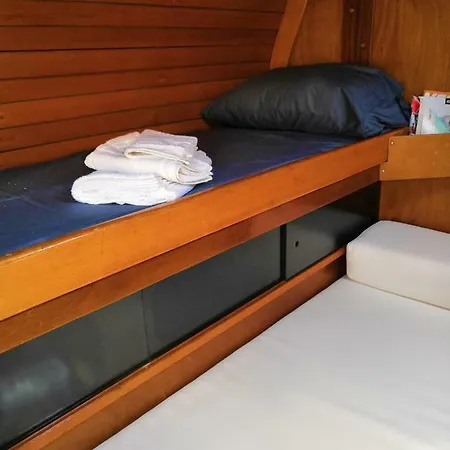 Boat, Sleep & Tour Ehoa