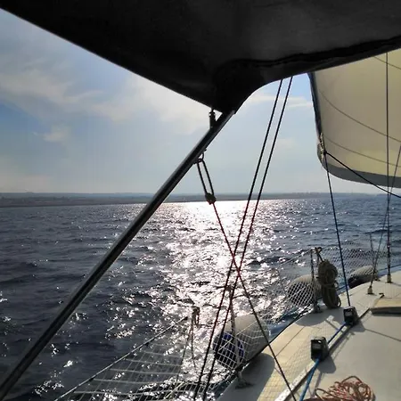 Boat, Sleep & Tour Ehoa Bari