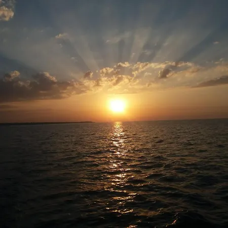 Botel Boat, Sleep & Tour Ehoa Bari