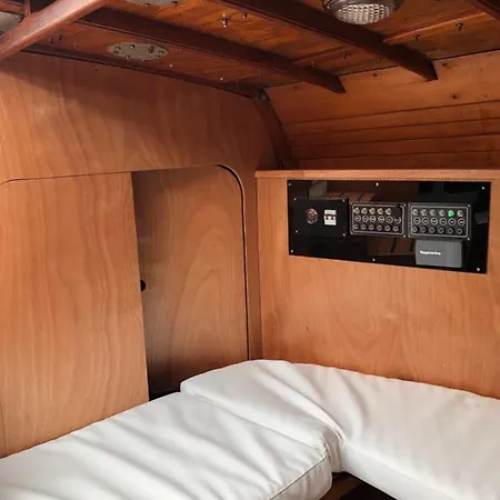 Boat, Sleep & Tour Ehoa Botel *