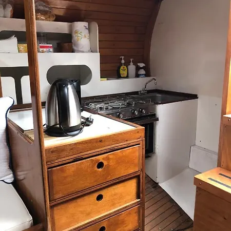 Botel Boat, Sleep & Tour Ehoa