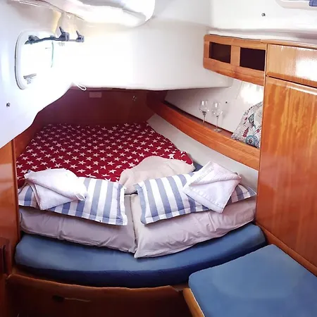 Boat, Sleep & Tour Ehoa Botel Bari