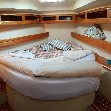 Boat, Sleep & Tour Ehoa Botel