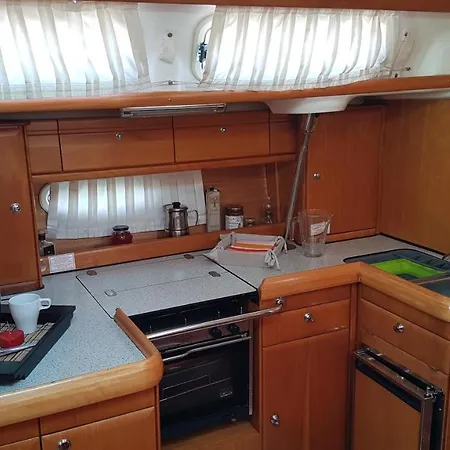 Boat, Sleep & Tour Ehoa * Bari