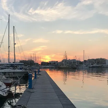 Boat, Sleep & Tour Ehoa Πλωτό κατάλυμα Μπάρι