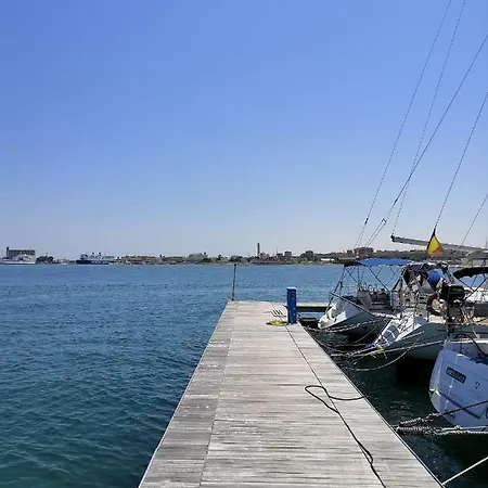Πλωτό κατάλυμα Boat, Sleep & Tour Ehoa Μπάρι