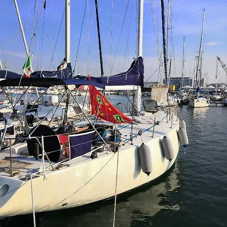 Boat, Sleep & Tour Ehoa * Μπάρι