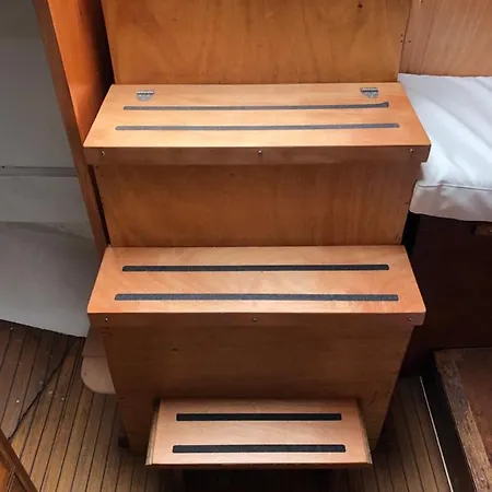 Πλωτό κατάλυμα Boat, Sleep & Tour Ehoa Μπάρι