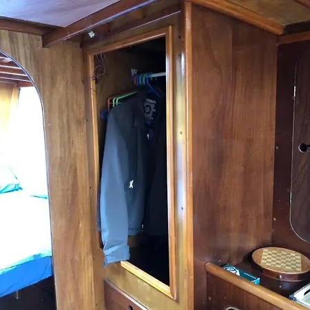 Boat, Sleep & Tour Ehoa Πλωτό κατάλυμα *